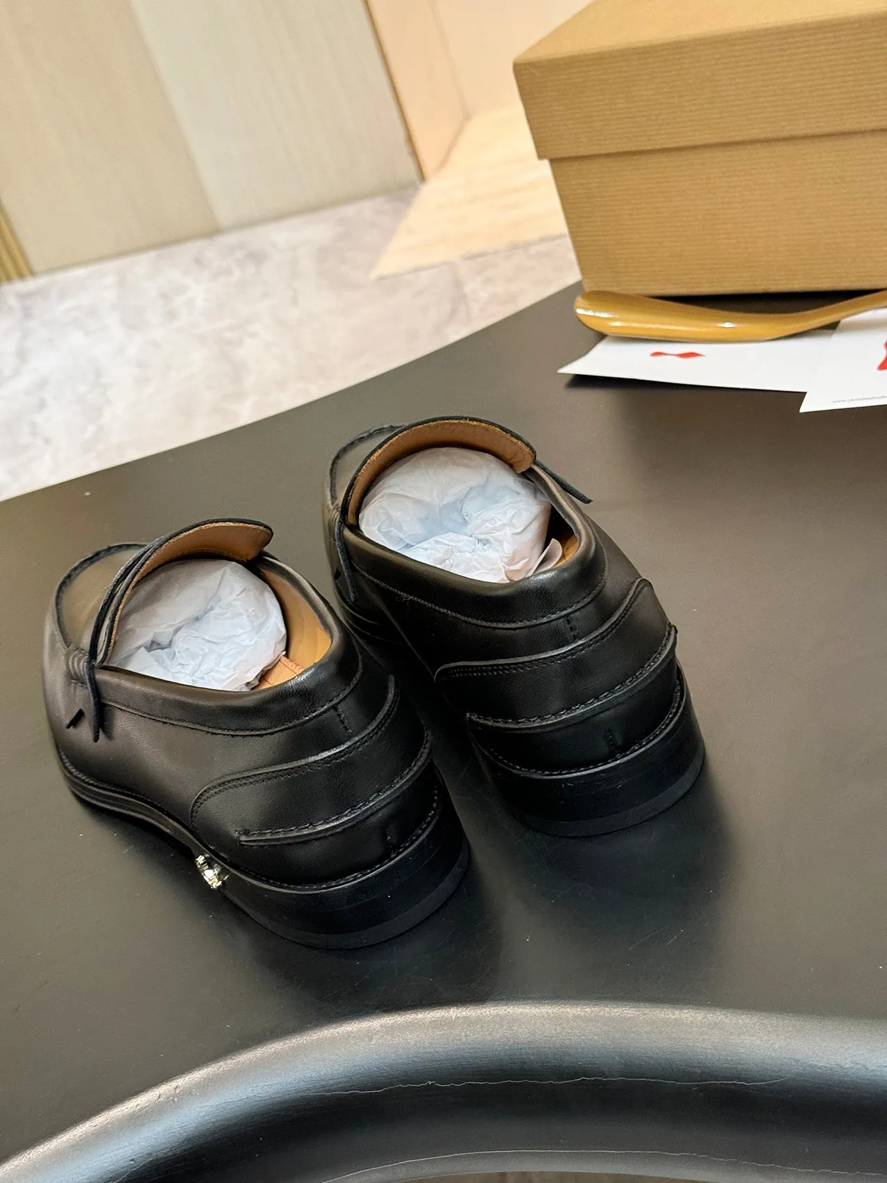 [CL red sole shoes] Top P: 1020💰 Size 39-44 (⚠️38.45.46.47 custom-made, non-returnable and non-exchangeable) 🆑High-end men's business formal leather shoes, original authentic top quality goods ••✅💯 Top original order purchasing agent! Original imported patterned cowhide ➕Imported cowhide lining ➕Cowhide feet ➕Original leather outsole~🉑️Feel free to compare the authentic ones!